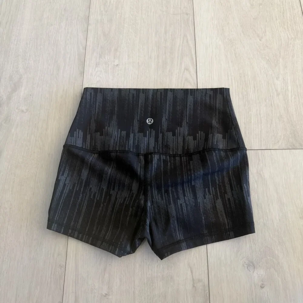 Lululemon Boogie Short Sz 4 *Luxtreme (Roll Down) In Scratch Match Black Multi